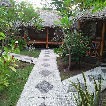 Tua Tua Keladi Bungalows Gili Air Exteriör bild