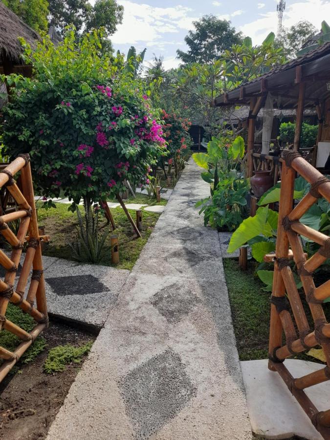 Tua Tua Keladi Bungalows Gili Air Exteriör bild