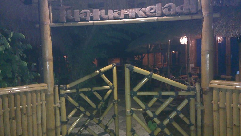 Tua Tua Keladi Bungalows Gili Air Exteriör bild