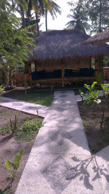 Tua Tua Keladi Bungalows Gili Air Exteriör bild