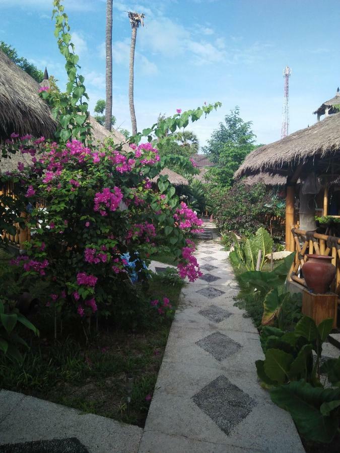 Tua Tua Keladi Bungalows Gili Air Exteriör bild